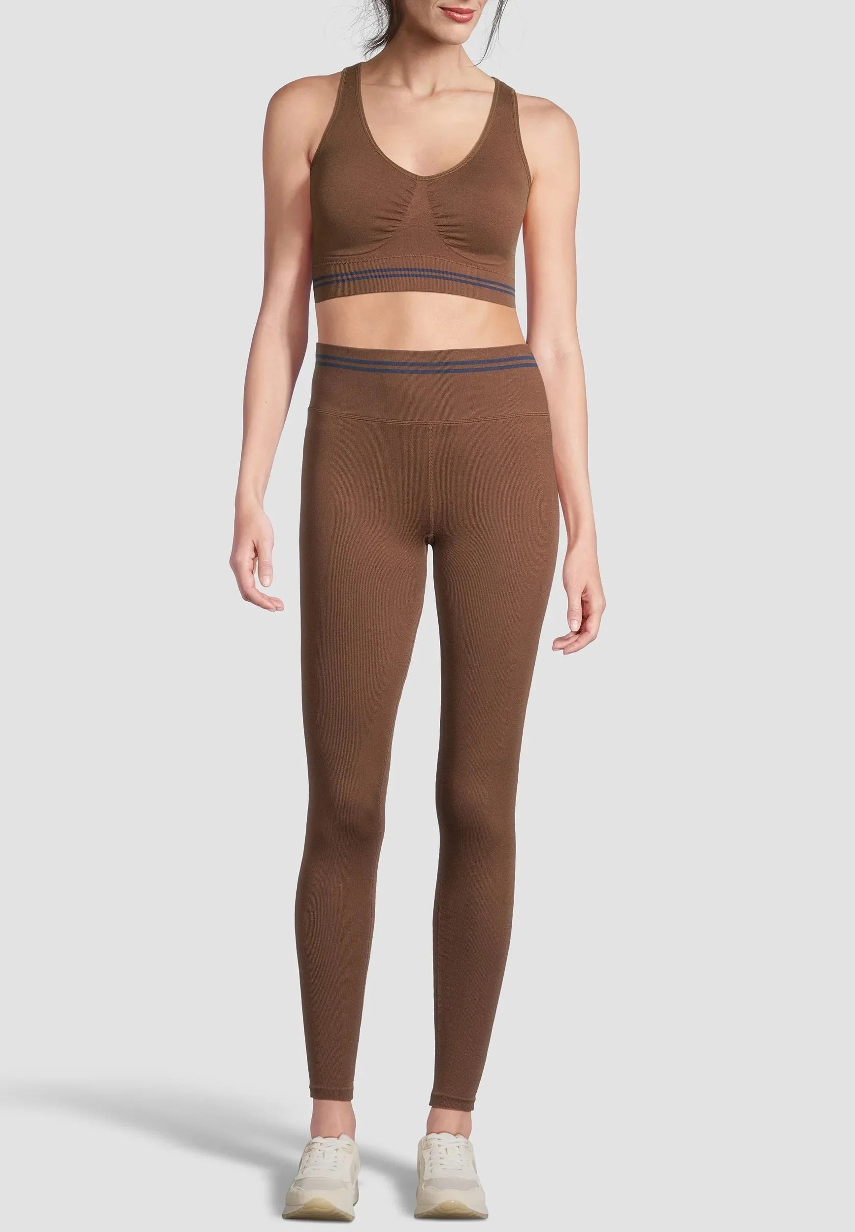 Seamless sports set for women – leggings & sports bra in brown