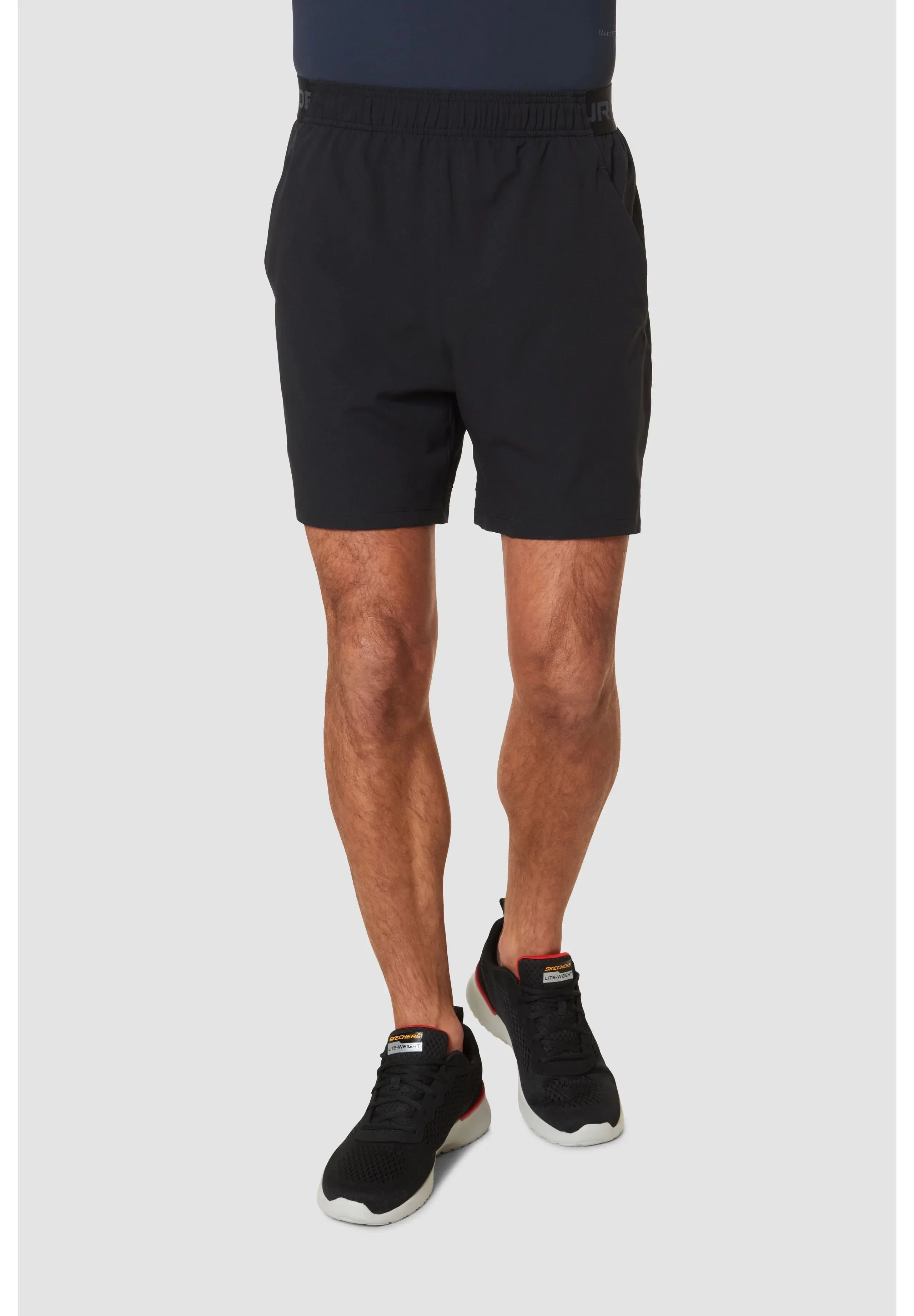 Men’s training shorts with elastic waistband, water-repellent