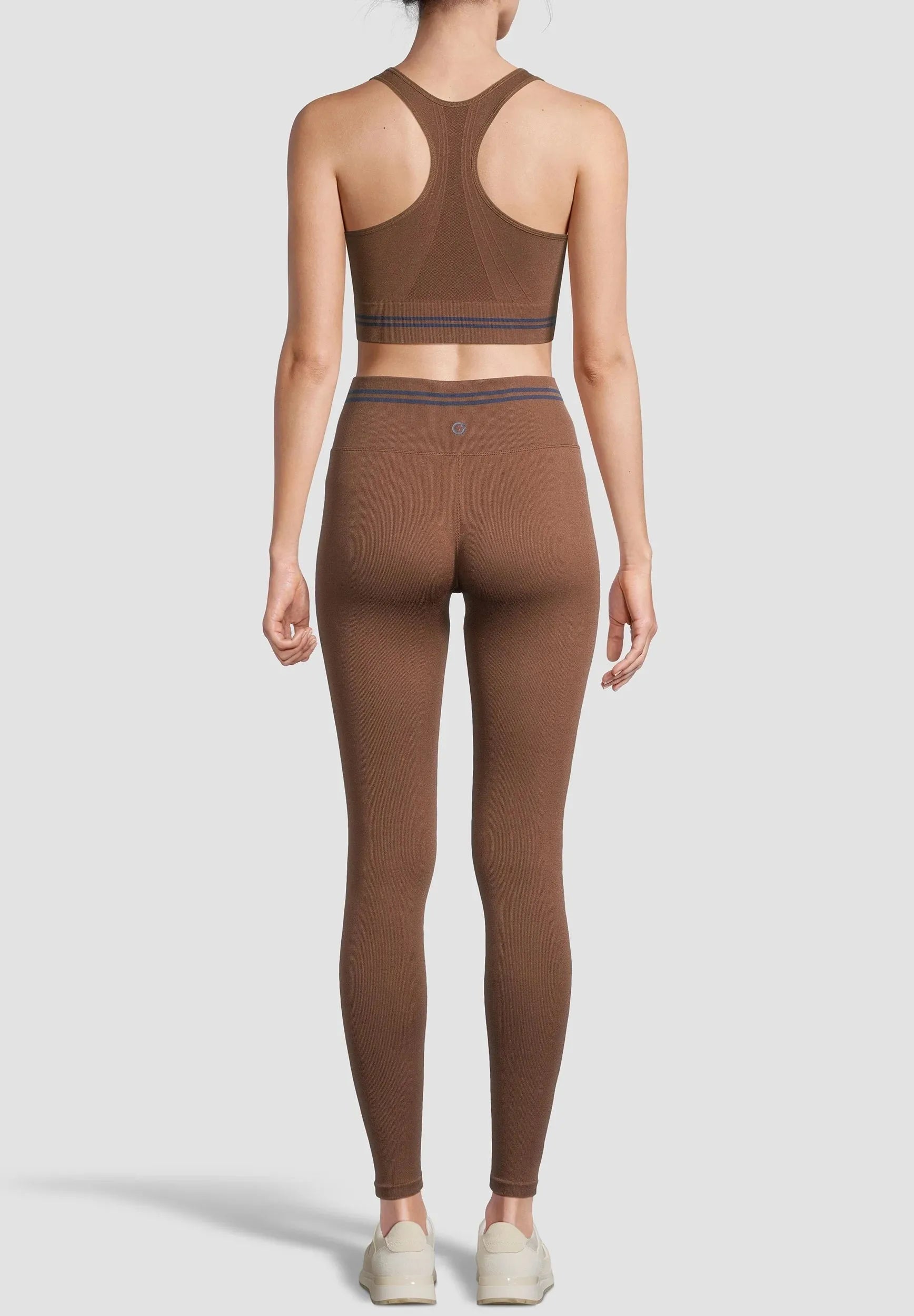Seamless sports set for women – leggings & sports bra in brown