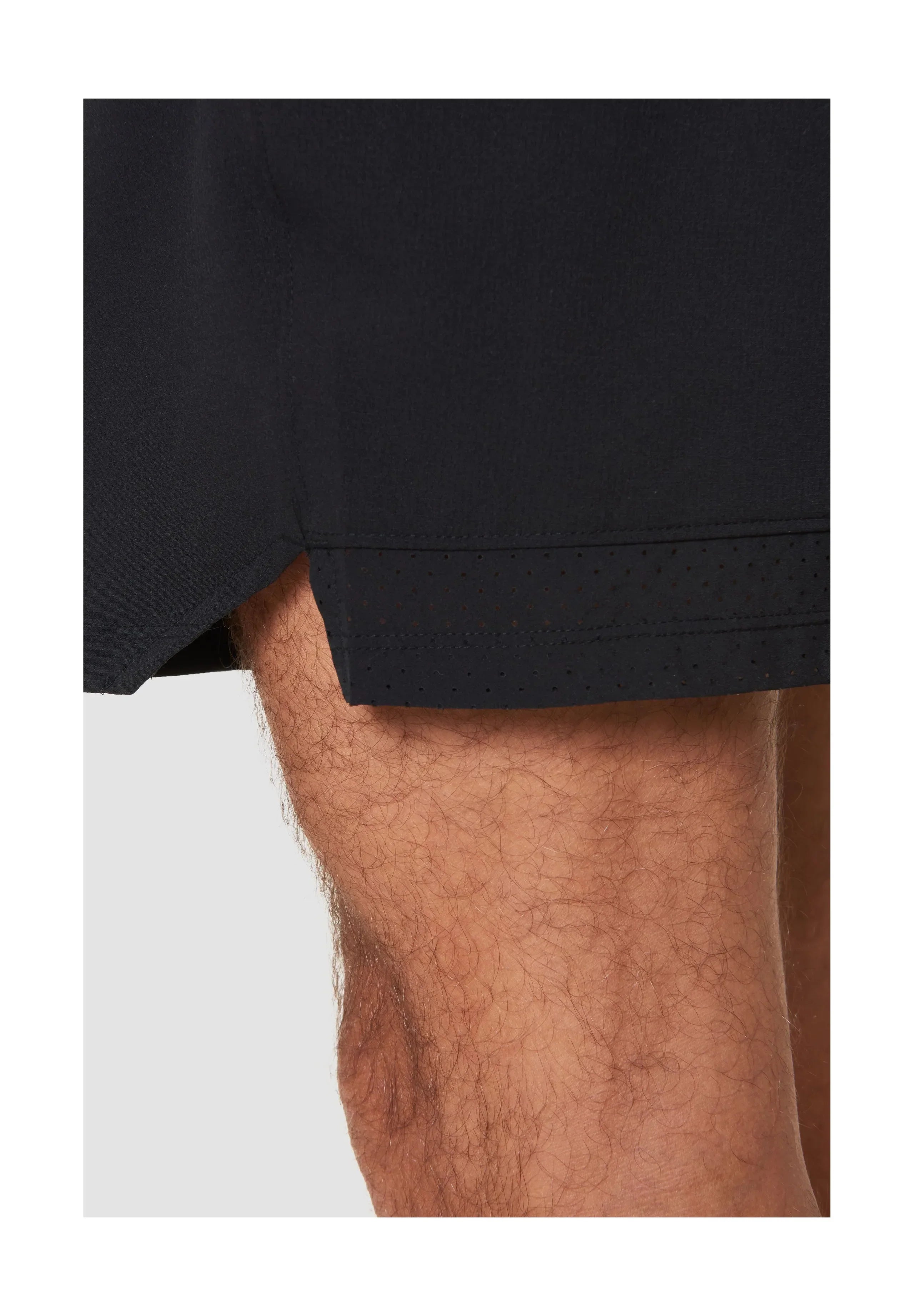 Men’s training shorts with elastic waistband, water-repellent