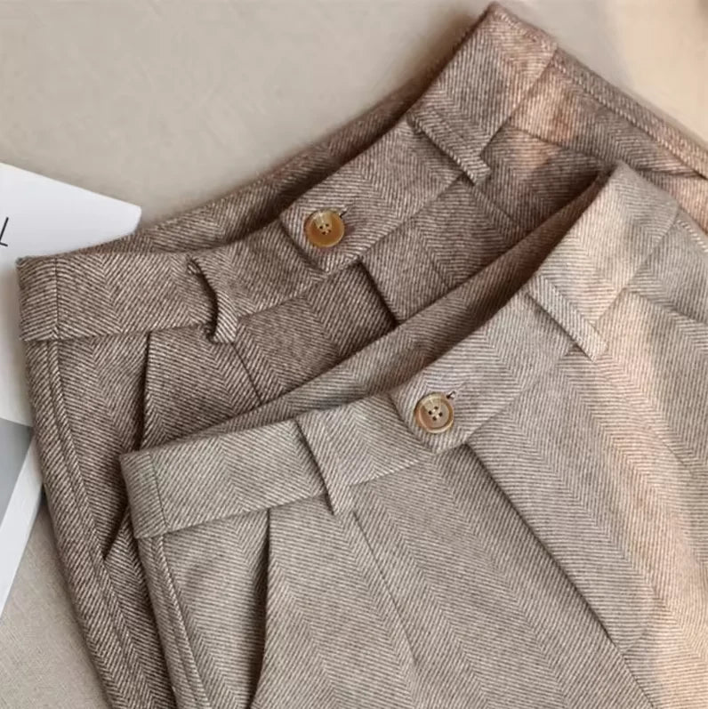 Elegant men’s trousers with pleat front