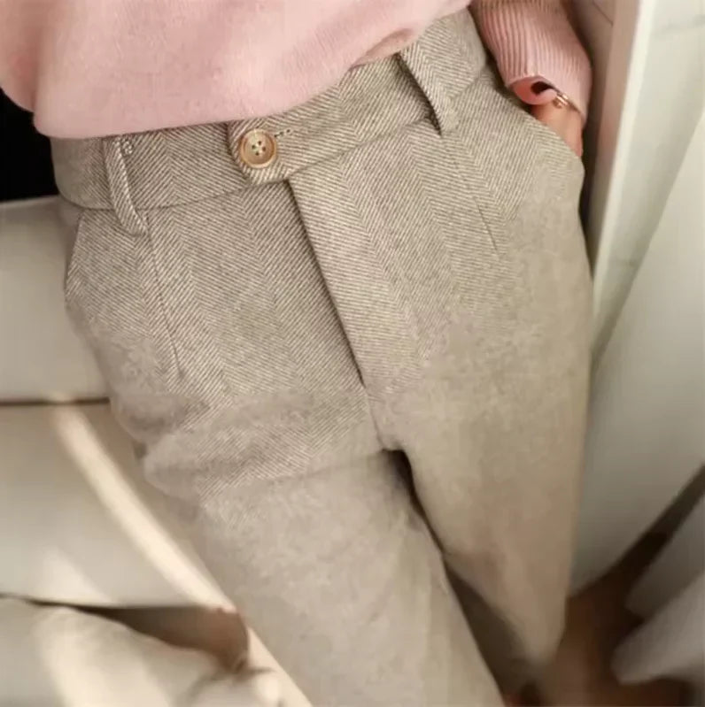 Elegant men’s trousers with pleat front
