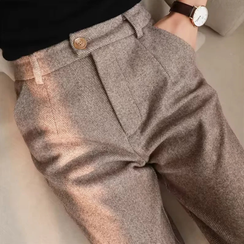 Elegant men’s trousers with pleat front