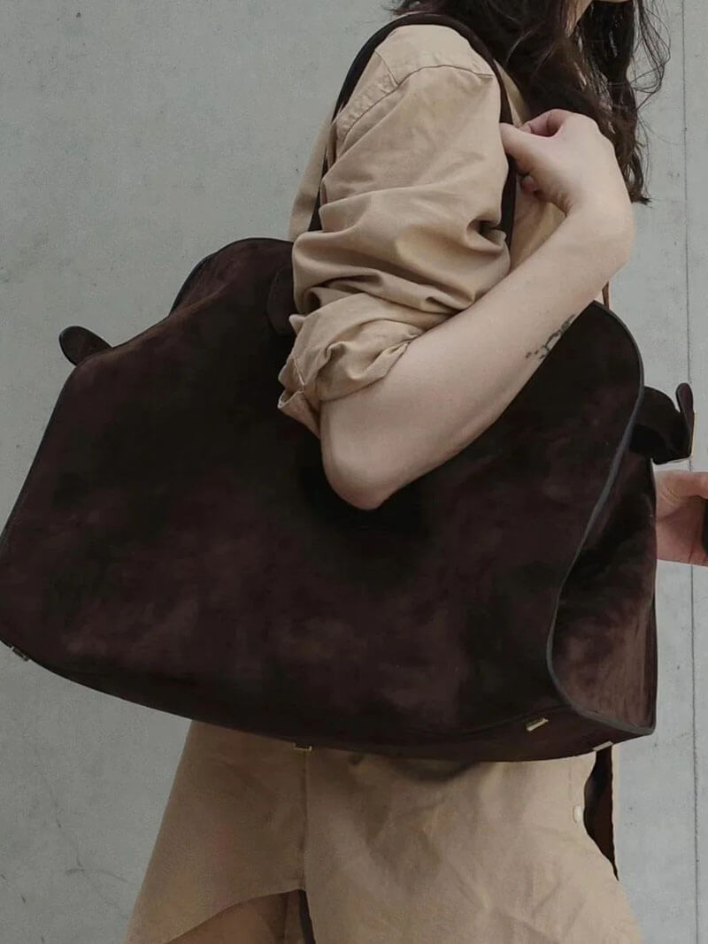 Women’s Boston bag in dark brown suede-look material with handles and zipper closure
