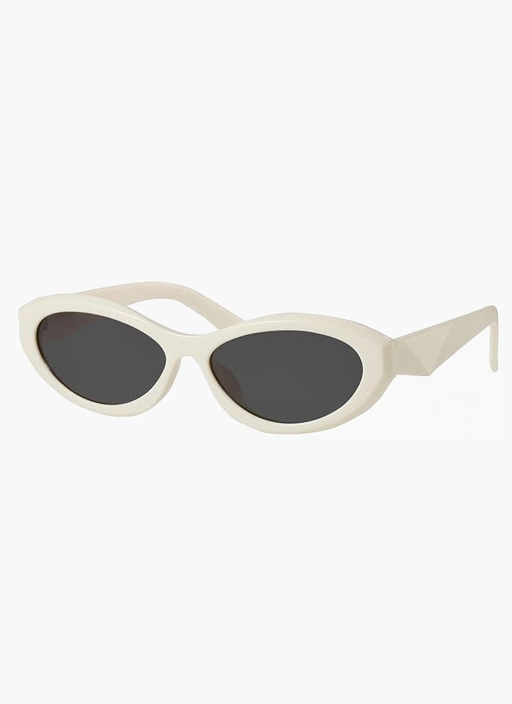Women’s cat-eye oval sunglasses with wide plastic frame – black