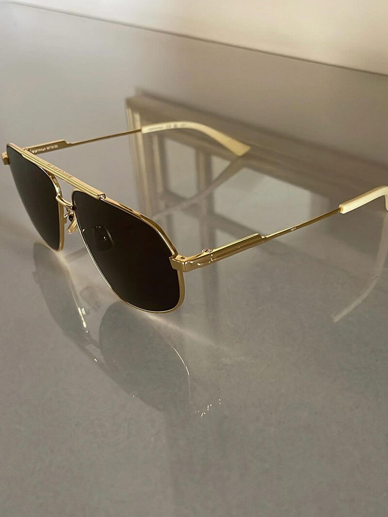 Women’s aviator sunglasses with metal frame – gold/black