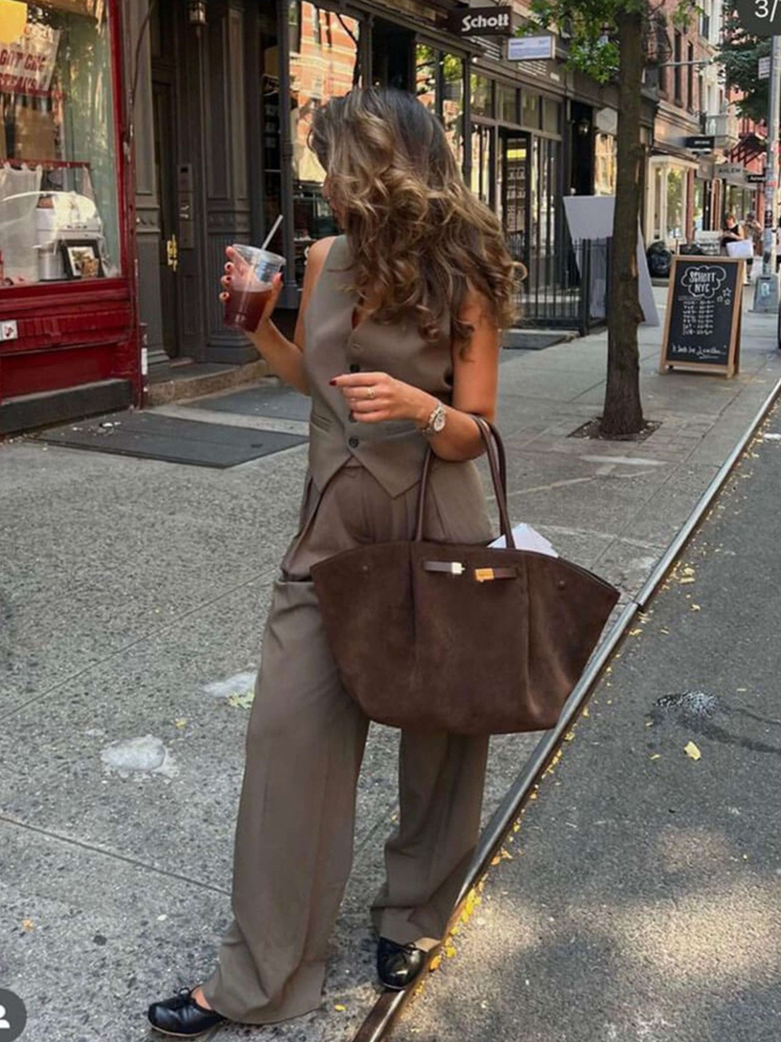 Women’s trapeze-shaped handbag in suede-look material with handles, strap closure, and shoulder strap